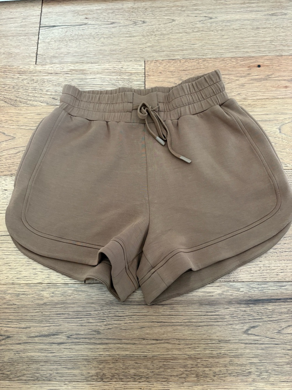 Varley Brown Elastic Waist Athletic Shorts